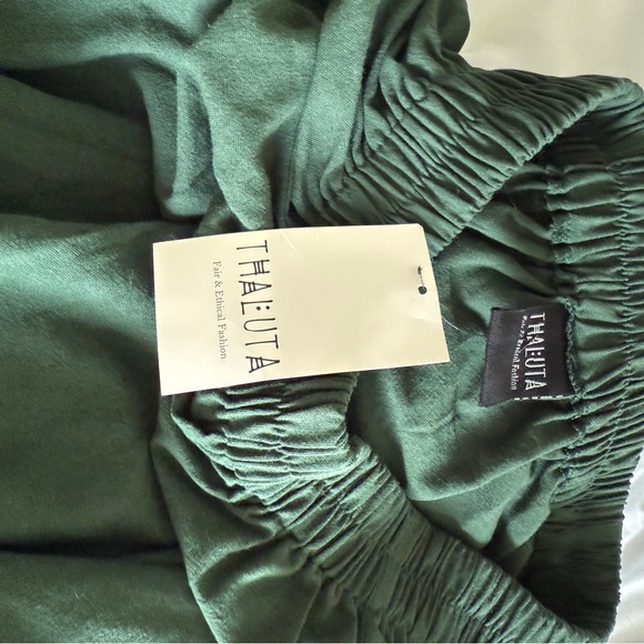 Elegant Green Women's Skirt - Picture 3 of 5